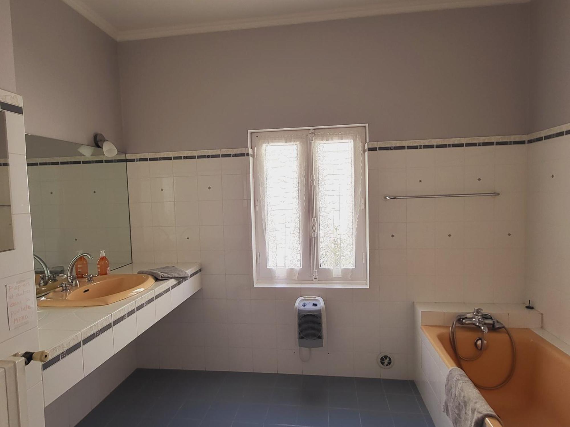 Les Saffres - Gite De Charme Pour 8 Personnes Valréas Exterior foto